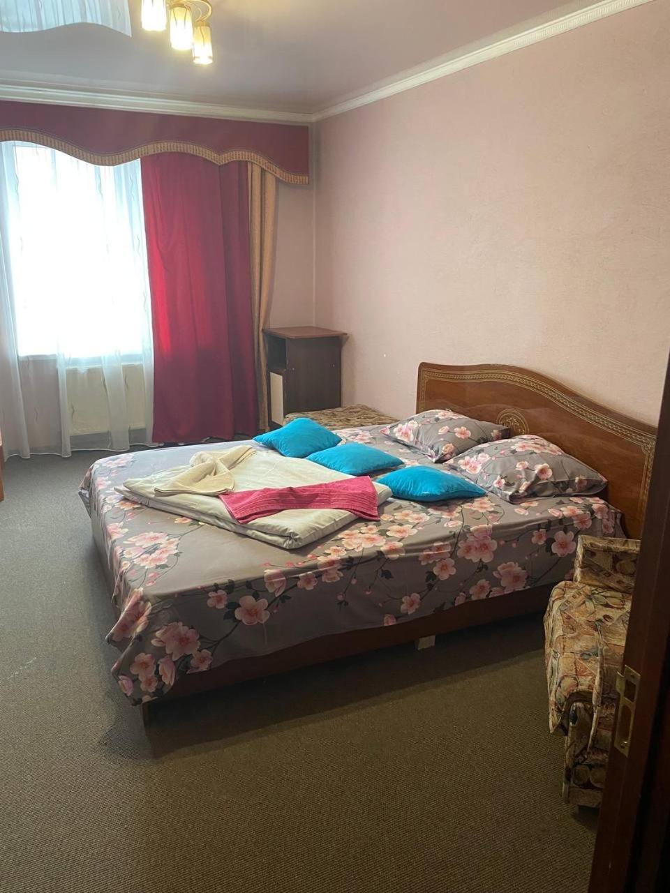 Апартаменти В Парку Uman Exterior photo